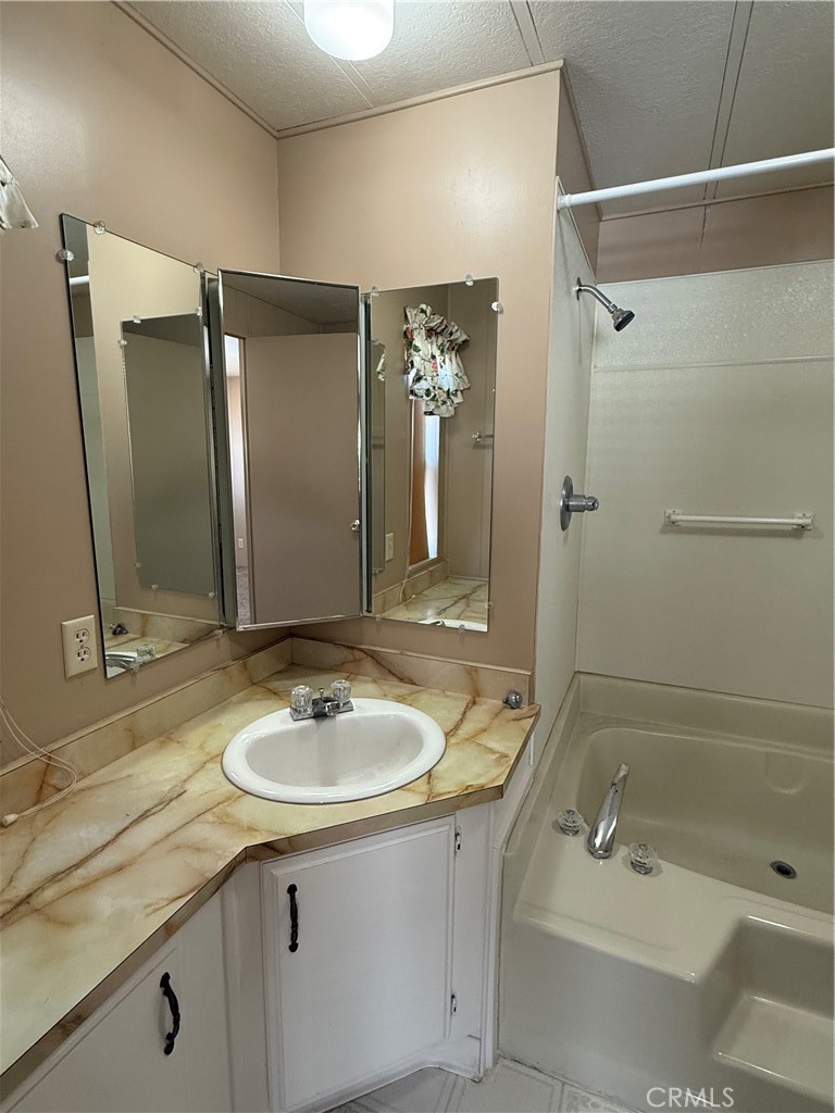 2240 Golden Oak Ln #108, Merced, CA 95341