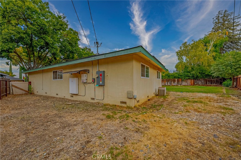 688 Elise Ct, Merced, CA 95340