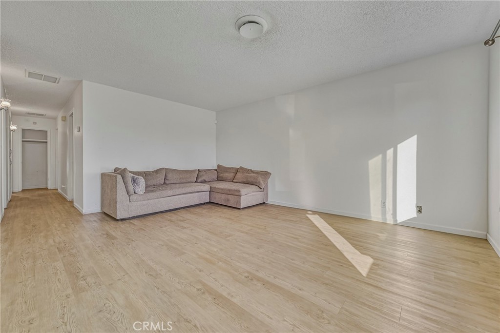 639 W Donna Dr, Merced, CA 95348