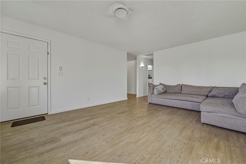 639 W Donna Dr, Merced, CA 95348