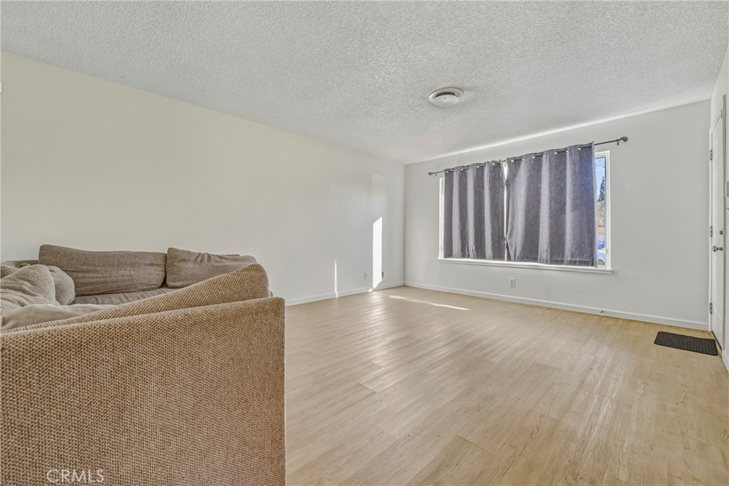 639 W Donna Dr, Merced, CA 95348