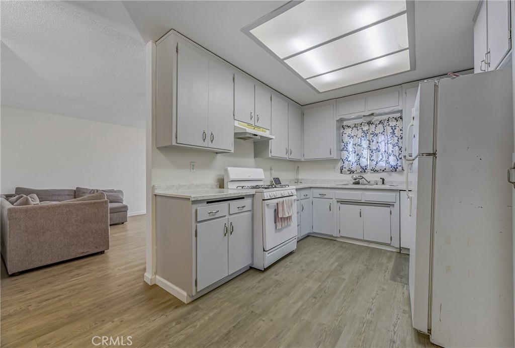 639 W Donna Dr, Merced, CA 95348