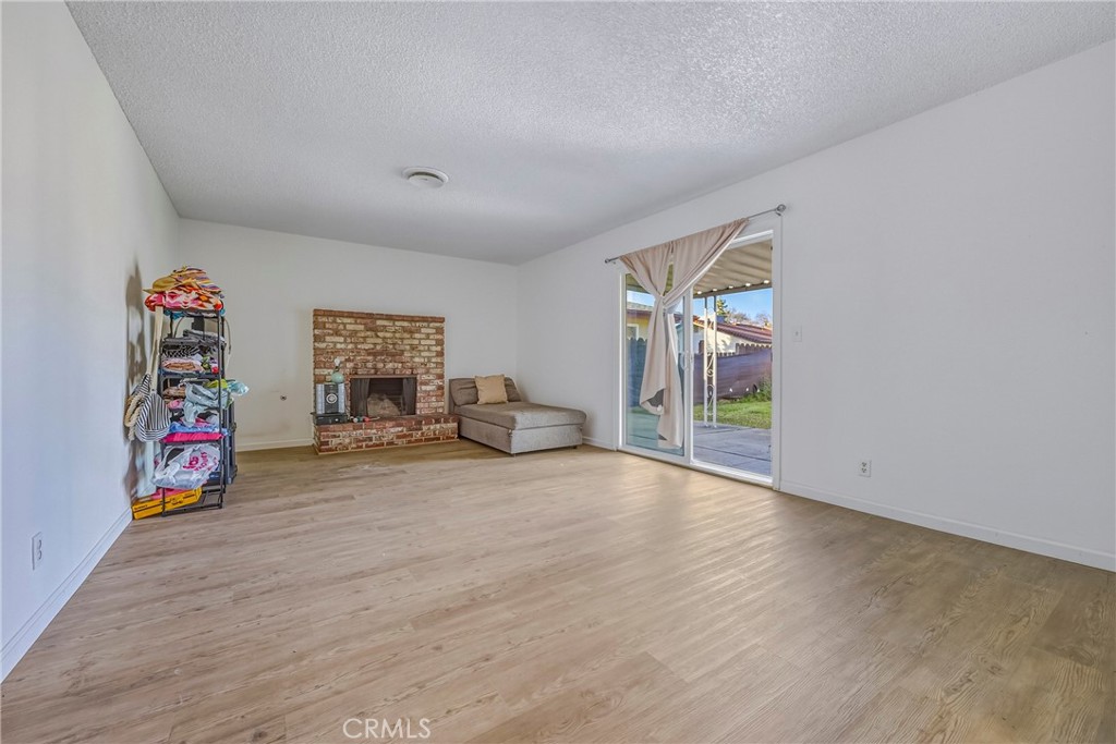 639 W Donna Dr, Merced, CA 95348