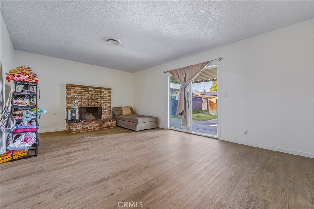 639 W Donna Dr, Merced, CA 95348